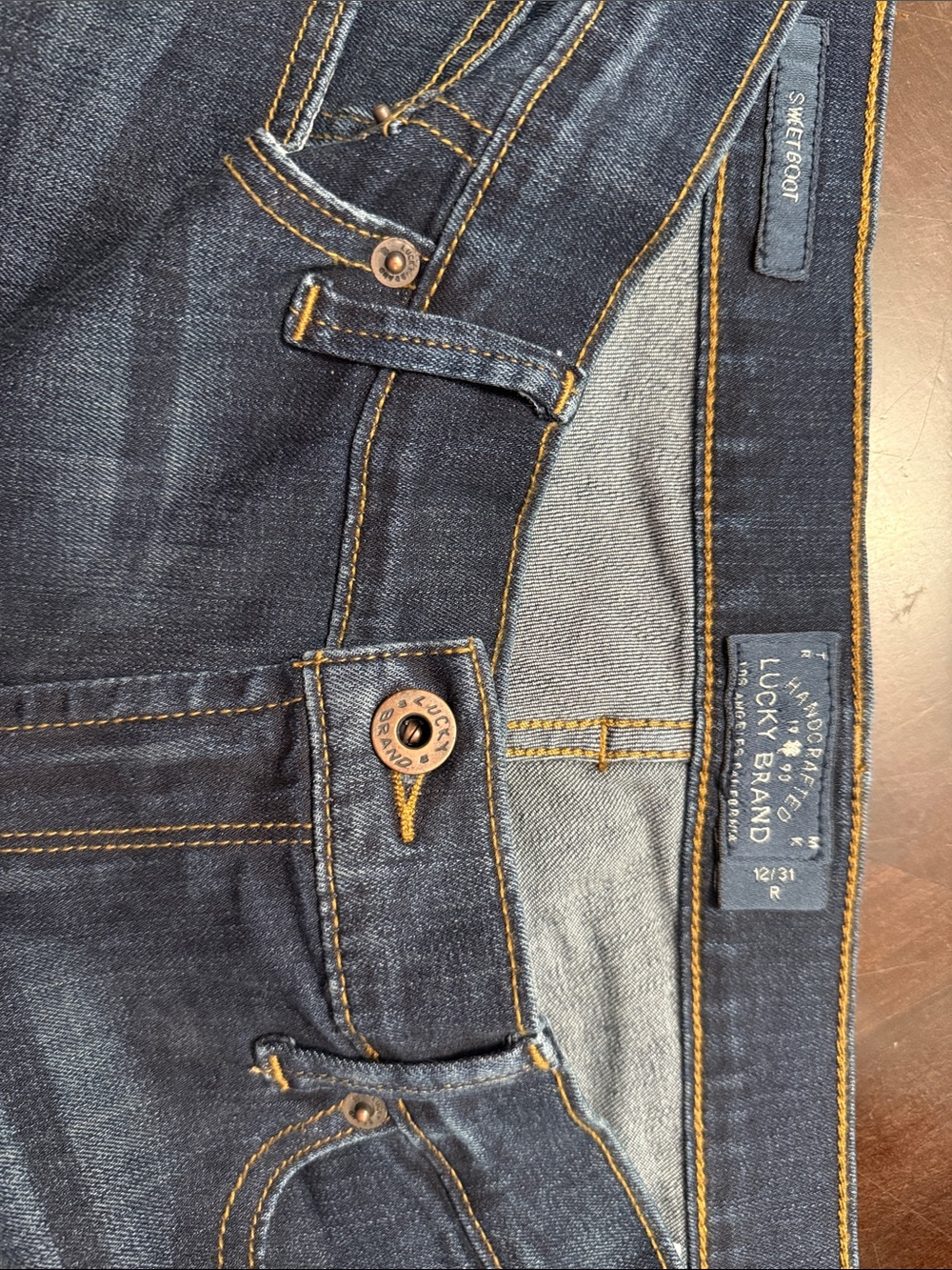 Lucky Brand woman’s Slim Jeans in Dark Indigo with Contrast Stitching
